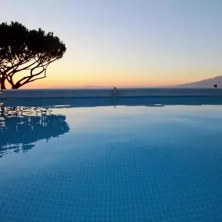 Vakantiehuis Sleeps 7 Pool Wifi *